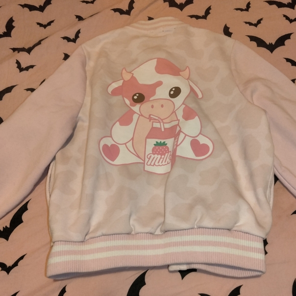 Strawberry Milk Cow Sweatshirt Hot Topic - Picture 3 of 4